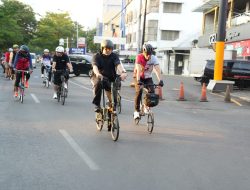 Wali Kota Makassar Isi WFH Gowes Bersama SKPD Pantau Jumat Bersih di Wajo dan Ujung Tanah