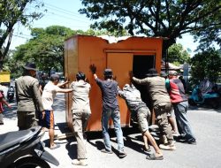 Lurah Ujung Pandang Baru Gerak Cepat Tertibkan Lapak Usia 20 Tahun Sesuai Instruksi Camat Tallo