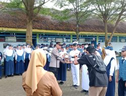 Polres Tamalate Goes to School, Ipda Irwan Beri Arahan Keras soal Tawuran dan Geng Motor di SMPN 54 Makassar