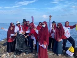 SDI Unggulan Toddopuli Makassar Bersihkan Pantai Bintang Peringati Hari Bumi Nasional