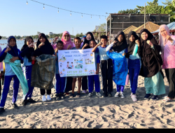 Siswa dan Guru SD Inpres Mariso 1 Bersihkan Pantai Tanjung Merdeka Peringati Hari Bumi Sedunia